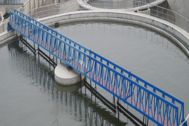 單軌刮泥機(jī)廠家 單軌刮泥機(jī)廠家